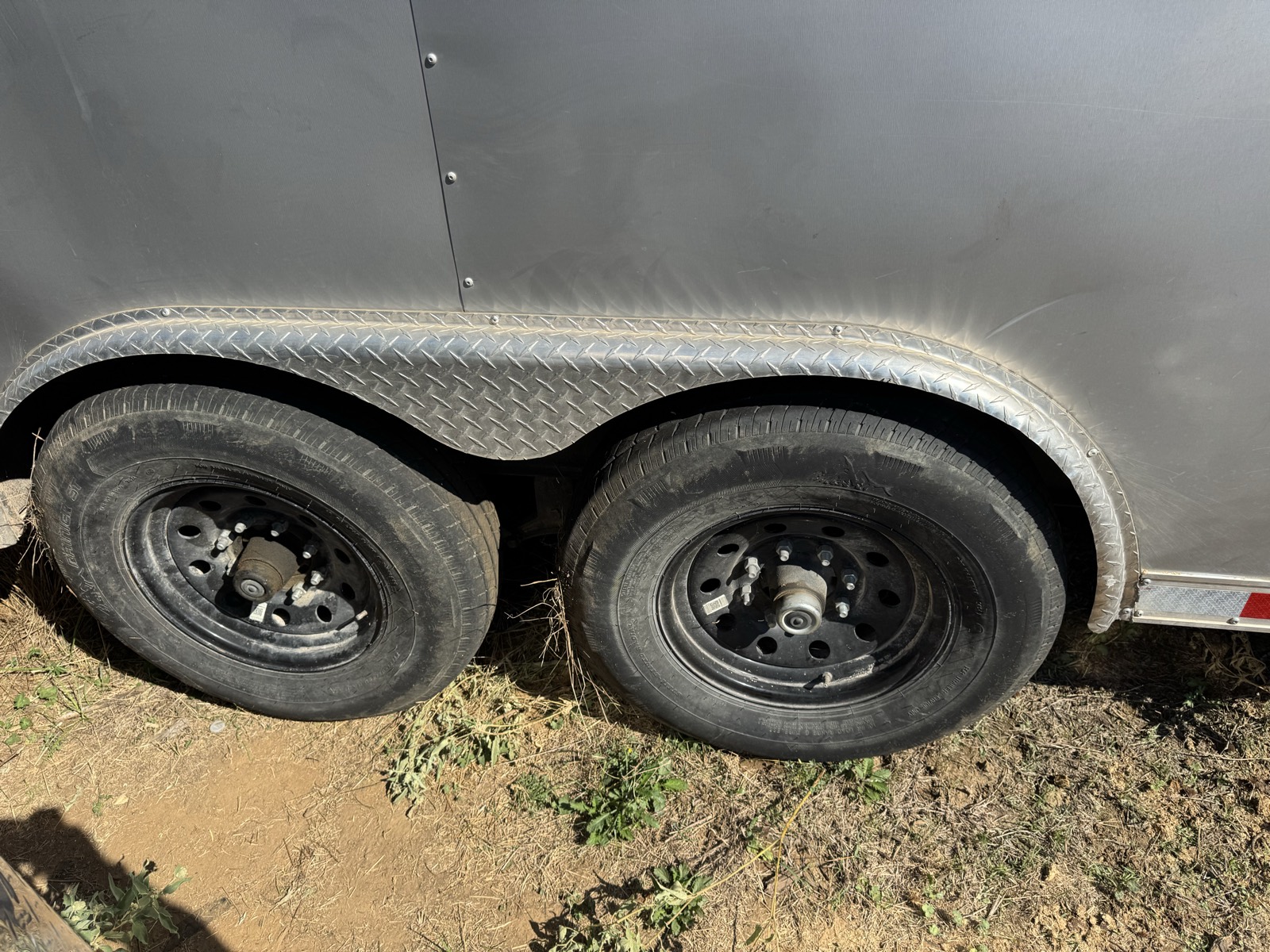 Tandem axles and diamond plate fenders